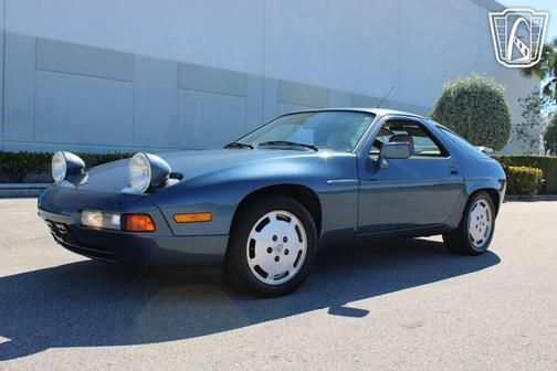 Blue 1989 Porsche 928