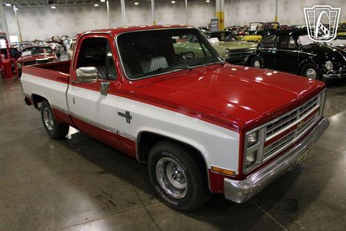 Red/white 1986 Chevrolet Pickup Truck Base