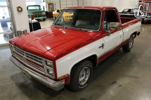 Red/white 1986 Chevrolet Pickup Truck Base