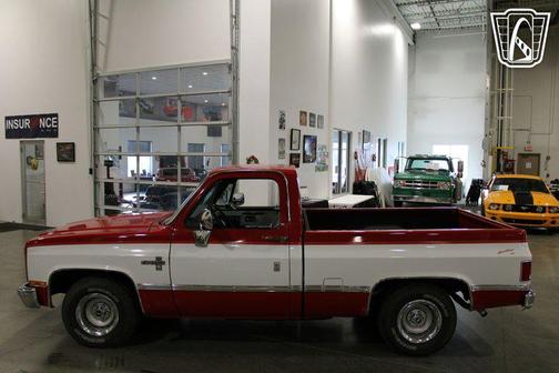 Red/white 1986 Chevrolet Pickup Truck Base
