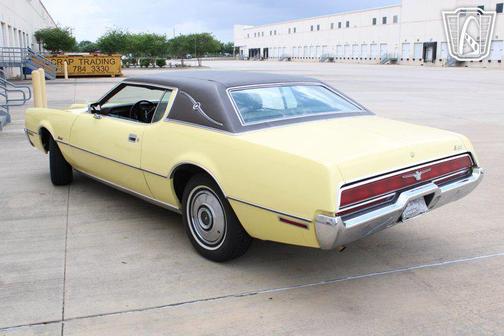 YELLOW 1972 Ford Thunderbird Base