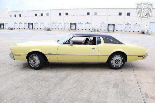 YELLOW 1972 Ford Thunderbird Base