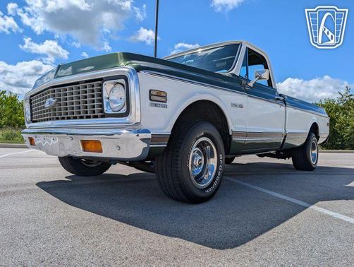 Olive green / White 1972 Chevrolet C10/K10 Base