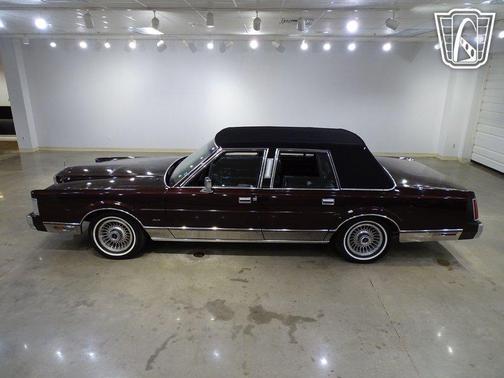 1988 Lincoln Town Car 