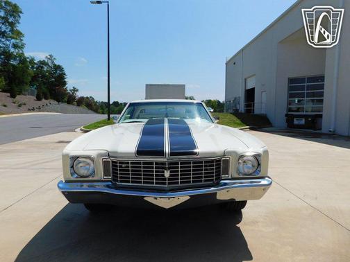 White 1972 Chevrolet Monte Carlo