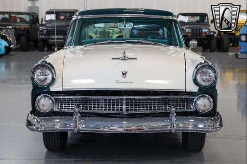 1955 Ford Fairlane Club Sedan