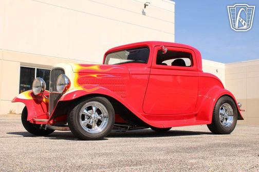 Red/w flames 1932 Ford Coupe