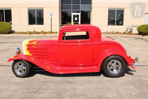 Red/w flames 1932 Ford Coupe