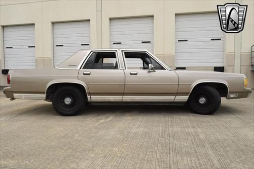 1989 Ford Crown Victoria Base