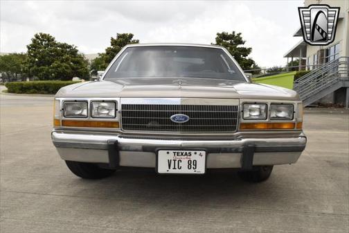 1989 Ford Crown Victoria Base