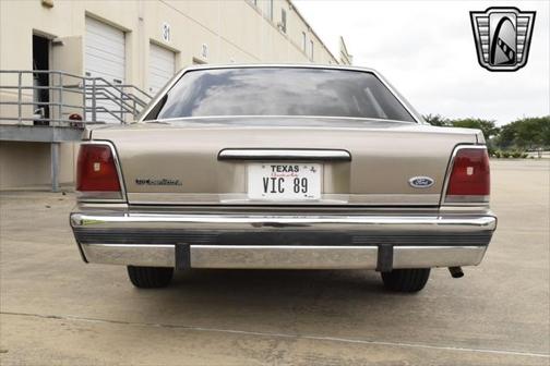 1989 Ford Crown Victoria Base