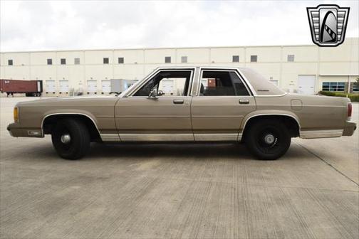 1989 Ford Crown Victoria Base