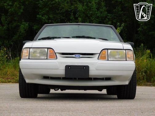 White 1990 Ford Mustang LX 5.0L Sport