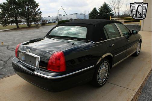 2006 Lincoln Town Car Signature