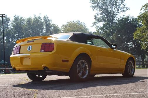 2006 Ford Mustang Base