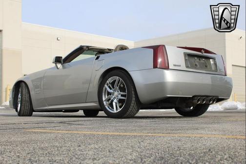 2005 Cadillac XLR Base