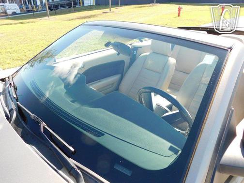 2005 Ford Mustang Base