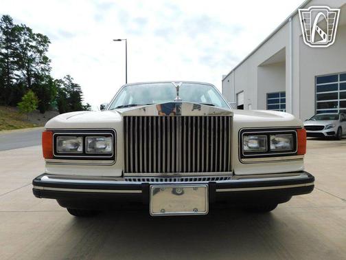 Magnolia 1986 Rolls-Royce Silver Spur
