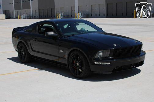 Black Clearcoat 2005 Ford Mustang GT