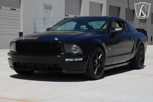 Black Clearcoat 2005 Ford Mustang GT