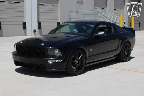 Black Clearcoat 2005 Ford Mustang GT
