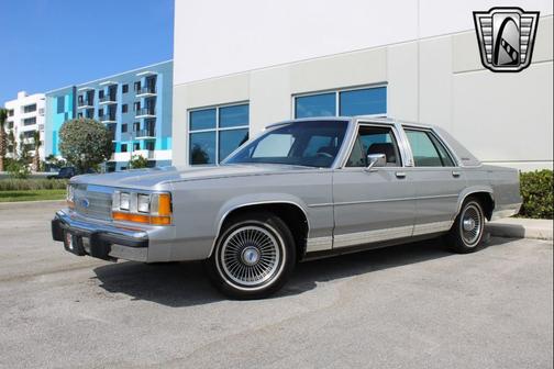 1988 Ford Crown Victoria Base