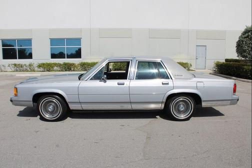 1988 Ford Crown Victoria Base
