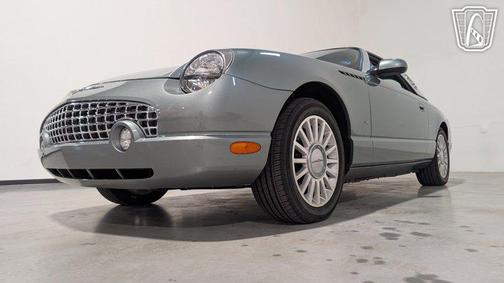 Green 2004 Ford Thunderbird Base