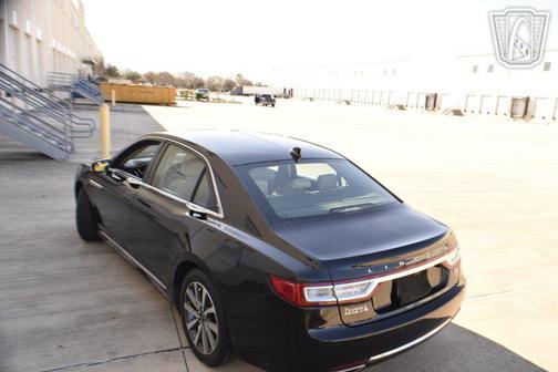 2018 Lincoln Continental Premiere