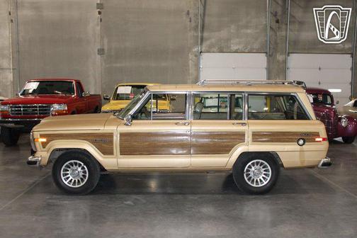1987 Jeep Grand Wagoneer 