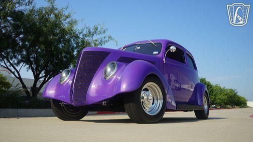 1937 Ford Deluxe Base