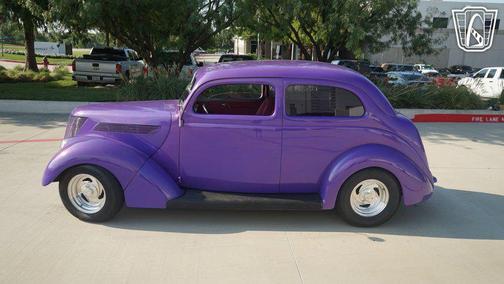 1937 Ford Deluxe Base