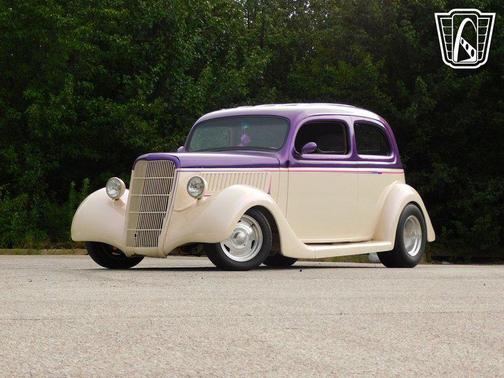 1935 Ford Tudor 