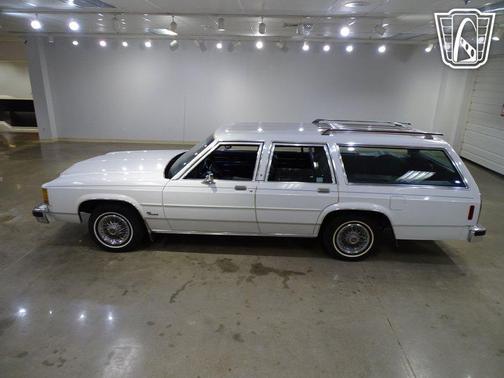 White 1985 Ford Crown Victoria Country Squire