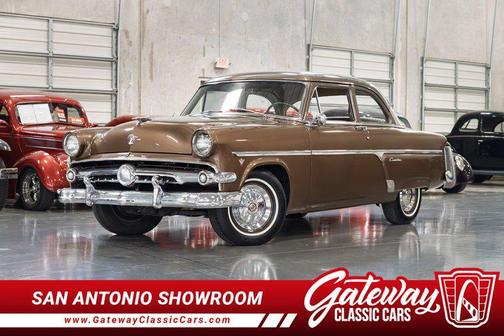 1954 Ford Crestline 