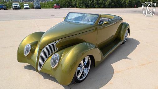 GREEN 1939 Ford Custom Base
