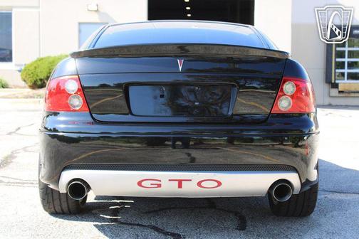 Phantom Black Metallic 2005 Pontiac GTO