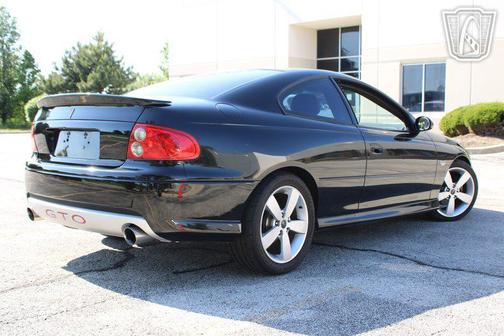 Phantom Black Metallic 2005 Pontiac GTO