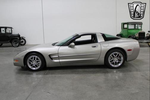 2000 Chevrolet Corvette Base