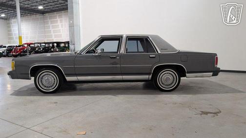 Gray 1988 Ford Crown Victoria Base