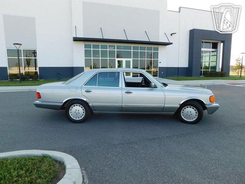 1990 Mercedes-Benz S-Class 300SE