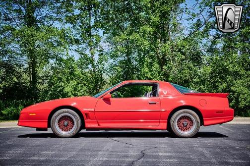 Photo 3 of 32 of 1988 Pontiac Firebird Trans Am