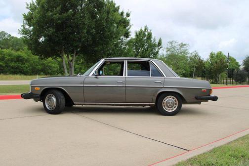 Grey 1976 Mercedes-Benz 300D