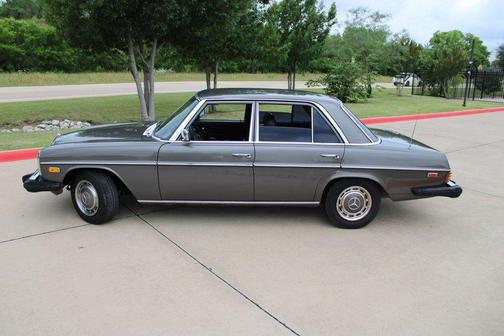 Grey 1976 Mercedes-Benz 300D