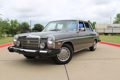 Grey 1976 Mercedes-Benz 300D