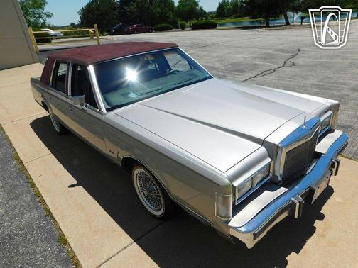 1988 Lincoln Town Car Signature