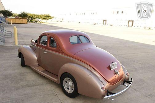 1940 Ford Deluxe Base