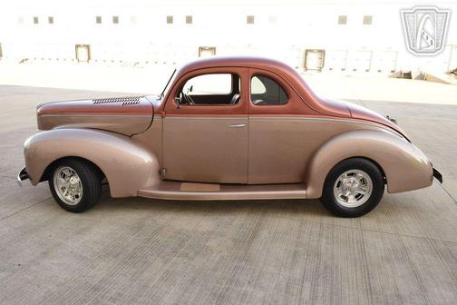 1940 Ford Deluxe Base