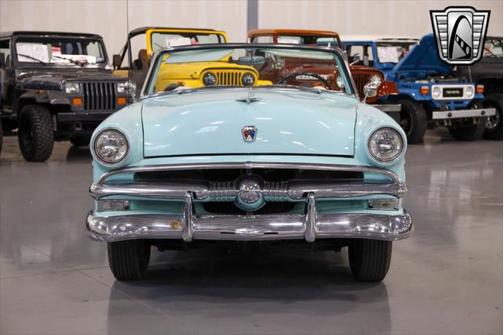1953 Ford Crestline Sunliner