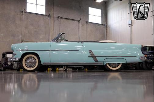 1953 Ford Crestline Sunliner